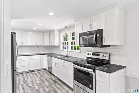 Kitchen - 866 Ridge Rd, Wethersfield, CT 06109 photo 2 of 4