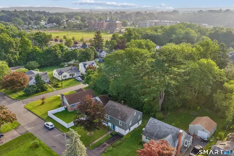 70 Bielefield Rd, Middletown, CT 06457