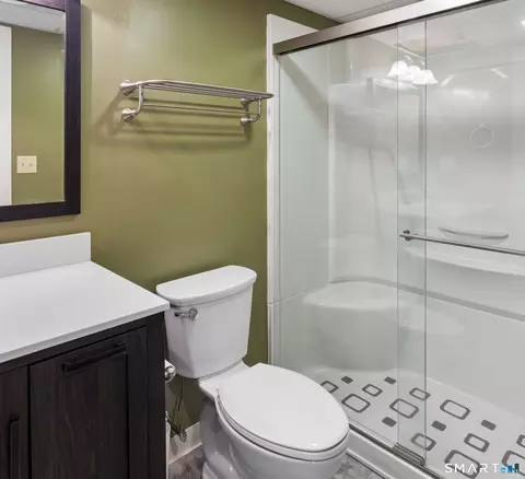 Bath - 70 Bielefield Rd, Middletown, CT 06457 photo 2 of 4