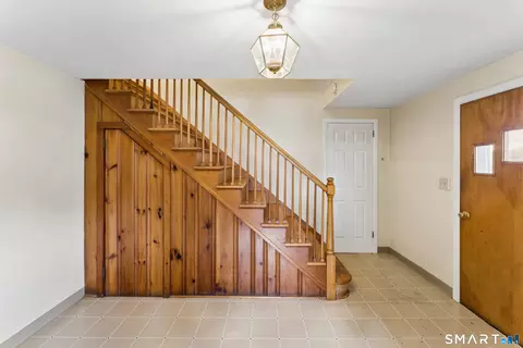 Entry Way - 70 Bielefield Rd, Middletown, CT 06457 photo 2 of 5