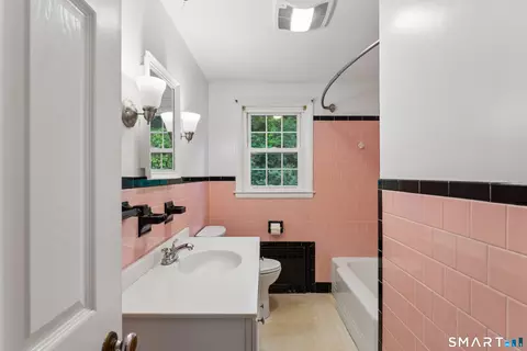 Bath - 70 Bielefield Rd, Middletown, CT 06457 photo 3 of 4