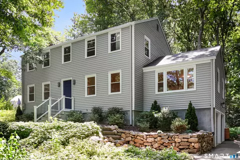 9 Katherine Gaylord Ln, Burlington, CT 06013