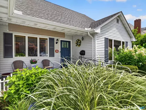 Exterior - 98 S Front St, Middletown, CT 06457 photo 4 of 8