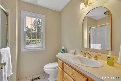 Bath - 34 Collier Rd, Wethersfield, CT 06109 photo 3 of 4