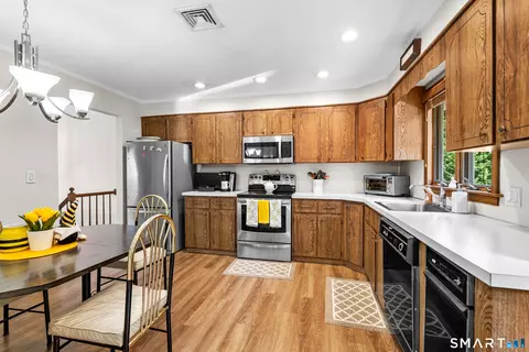 Kitchen - 11 Middleway E, Waterbury, CT 06708 photo 2 of 4