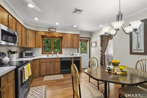 Kitchen - 11 Middleway E, Waterbury, CT 06708 photo 1 of 4