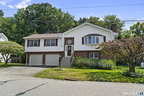 Exterior - 11 Middleway E, Waterbury, CT 06708 photo 3 of 6