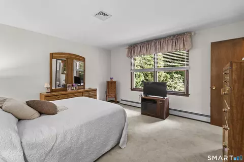 Bedroom - 11 Middleway E, Waterbury, CT 06708 photo 1 of 7