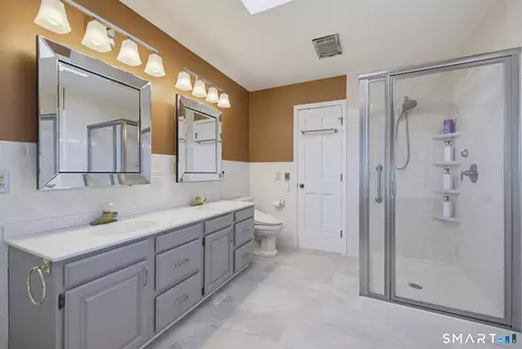 Bath - 35 Nettleton Hollow Rd, Bethlehem, CT 06751 photo 2 of 3