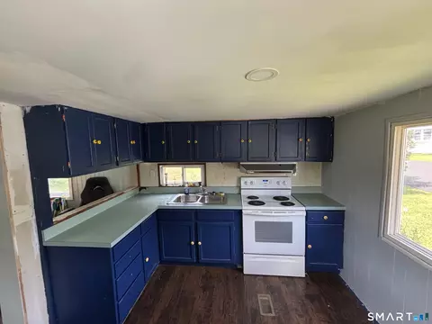 Kitchen - 49 Erin Dr, Plainfield, CT 06374 photo 2 of 4