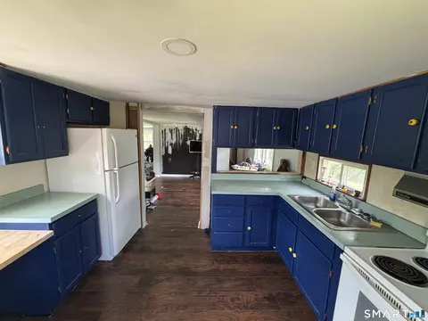 Kitchen - 49 Erin Dr, Plainfield, CT 06374 photo 1 of 4
