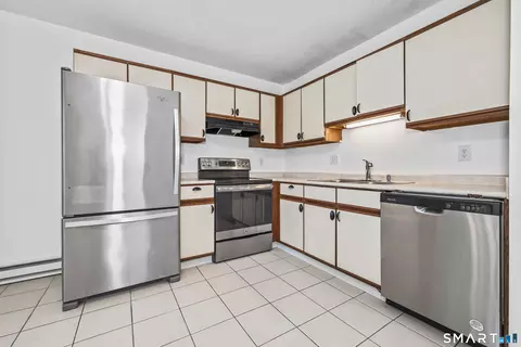 Kitchen - 268 Divinity St #12, Bristol, CT 06010 photo 2 of 5