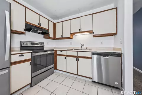 Kitchen - 268 Divinity St #12, Bristol, CT 06010 photo 3 of 5