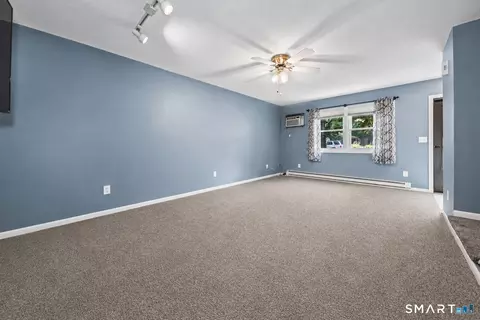 Living - 268 Divinity St #12, Bristol, CT 06010 photo 5 of 5