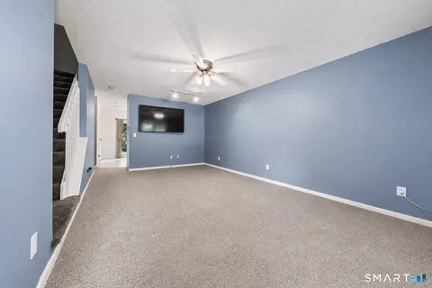 Living - 268 Divinity St #12, Bristol, CT 06010 photo 1 of 5