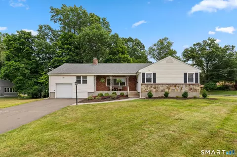 2 Old Field Rd, West Hartford, CT 06117