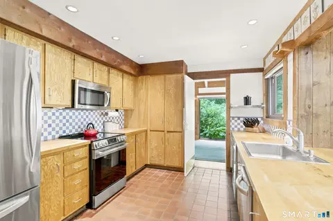 Kitchen - 11 Fire Hill Ln, Redding, CT 06896 photo 1 of 2