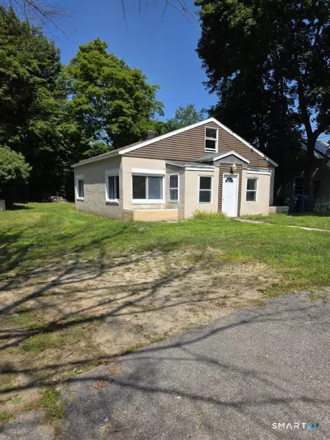 12 Woodlawn Ave, Waterford, CT 06385