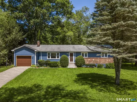 31 Ravenwood Rd, North Stonington, CT 06359