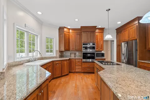 Kitchen - 10 Harbourside Dr, Suffield, CT 06078 photo 3 of 4