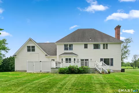 Exterior - 10 Harbourside Dr, Suffield, CT 06078 photo 2 of 3