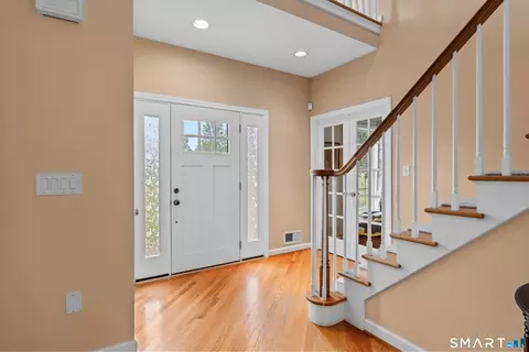 Entry Way - 10 Harbourside Dr, Suffield, CT 06078 photo 4 of 5