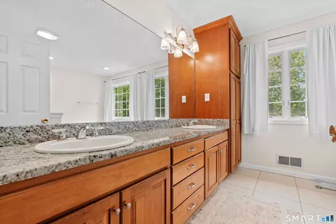 Bath - 10 Harbourside Dr, Suffield, CT 06078 photo 2 of 3