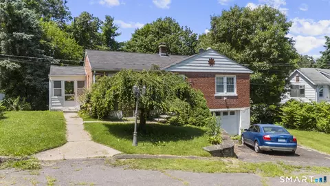 33 Garrassino Pl, Waterbury, CT 06706