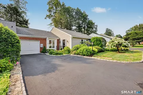 7 Bank St, New Canaan, CT 06840