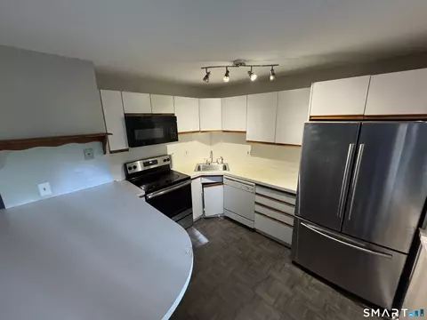 239 Old Farms Rd #16E, Avon, CT 06001