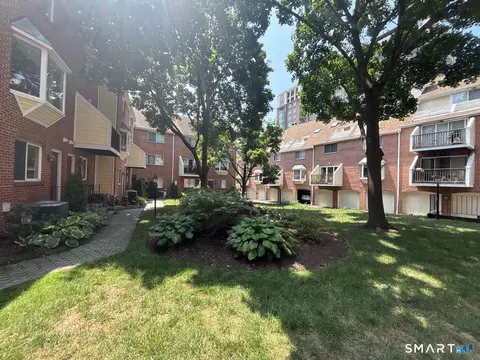 101 Grove St #29, Stamford, CT 06901
