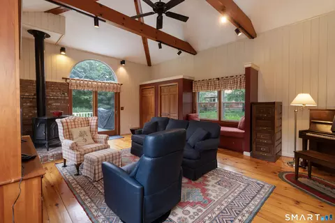 Living - 3 Clover Rd, Clinton, CT 06413 photo 1 of 3