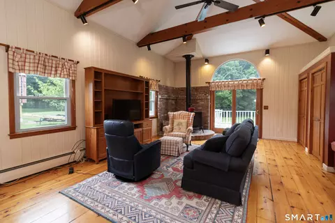 Living - 3 Clover Rd, Clinton, CT 06413 photo 2 of 3