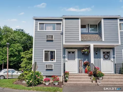 16 Donna Dr #1, Norwalk, CT 06854