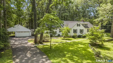 46 Fernwood Dr, Stamford, CT 06903