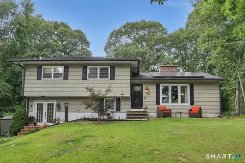51 Mount Vernon Ave, Waterbury, CT 06708