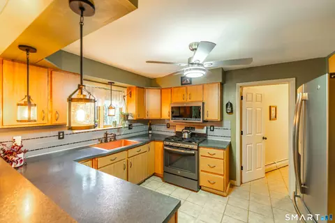 Kitchen - 39 Fox Rd, Putnam, CT 06260 photo 1 of 2