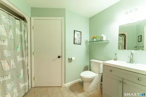 Bath - 39 Fox Rd, Putnam, CT 06260 photo 1 of 2