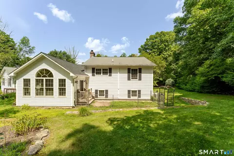 Exterior - 39 Fox Rd, Putnam, CT 06260 photo 4 of 5