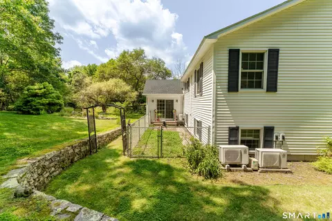 Exterior - 39 Fox Rd, Putnam, CT 06260 photo 3 of 5
