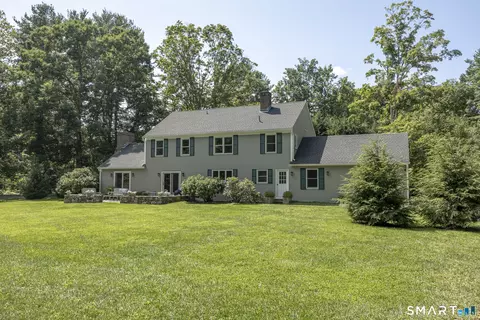 Exterior - 72 Main St, Salisbury, CT 06068 photo 4 of 13