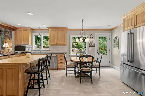 Kitchen - 60 Rowledge Pond Rd, Monroe, CT 06468 photo 4 of 5