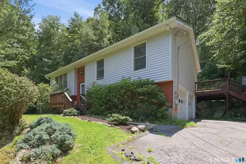 8 Old Bridge Rd W, New Fairfield, CT 06812