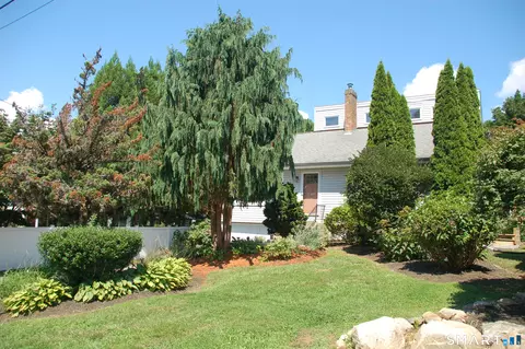 166 Old Evarts Ln, Mystic, CT 06355
