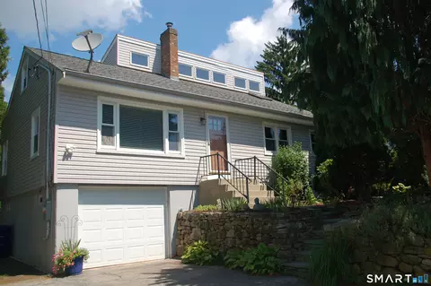 166 Old Evarts Ln, Mystic, CT 06355