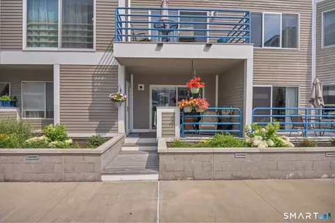51 Harbour Close Close #51, New Haven, CT 06519