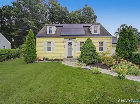 142 Travis Dr, Bridgeport, CT 06606