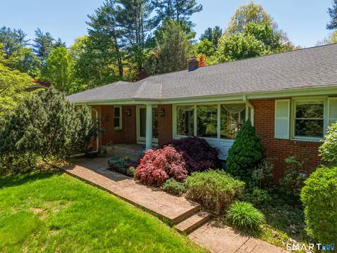 12 Mountain Farms Rd, West Hartford, CT 06117