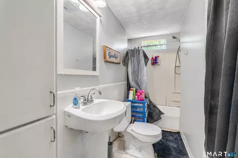 Bath - 655 N Main St, Killingly, CT 06239 photo 3 of 3