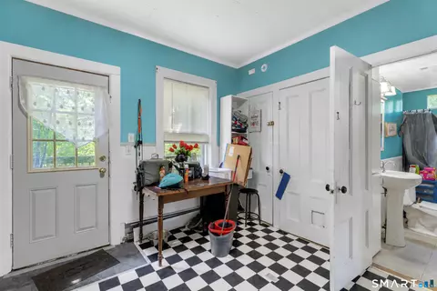 Entry Way - 655 N Main St, Killingly, CT 06239 photo 2 of 4